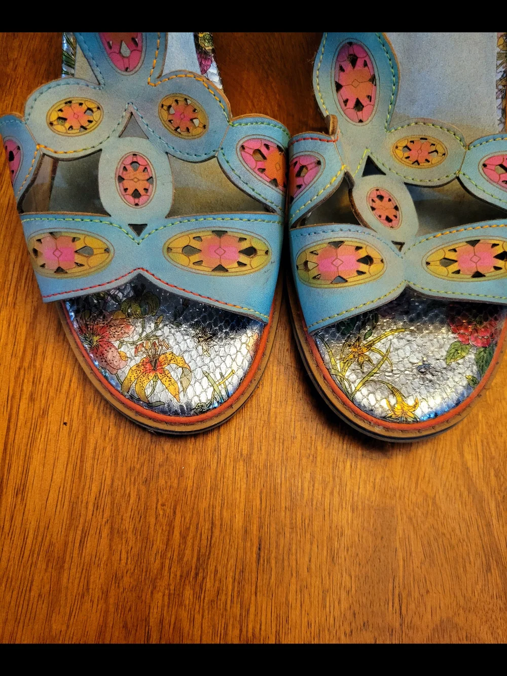 L'ATISTE: Women's Blue Floral Cutout Slingback Sandals with Multicolor Accents